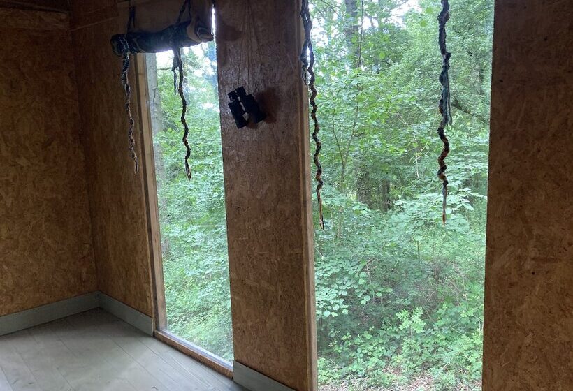 Пансион Unique Off Grid Tree House Stay In Oak Woodland