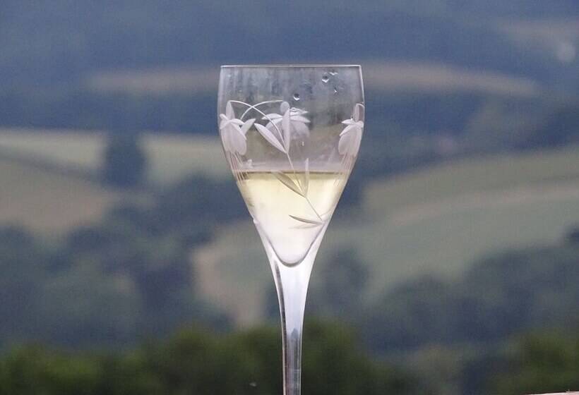 Пансион Unique Off Grid Tree House Stay In Oak Woodland