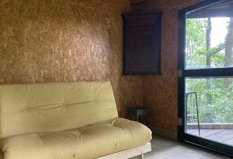 Пансион Unique Off Grid Tree House Stay In Oak Woodland