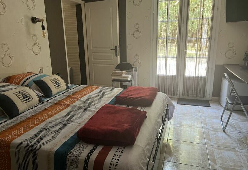 膳宿费 Villa De L Eguille