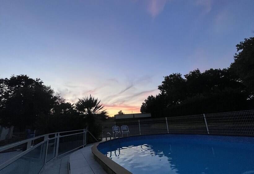 膳宿费 Villa De L Eguille