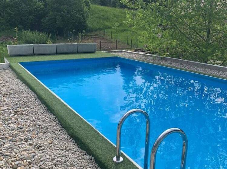 住所  Beautiful 3 Bed House In Crni Lug