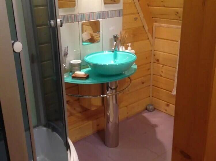 住所  Beautiful 3 Bed House In Crni Lug