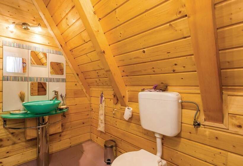 住所  Beautiful 3 Bed House In Crni Lug