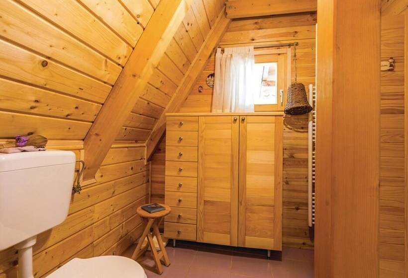 住所  Beautiful 3 Bed House In Crni Lug