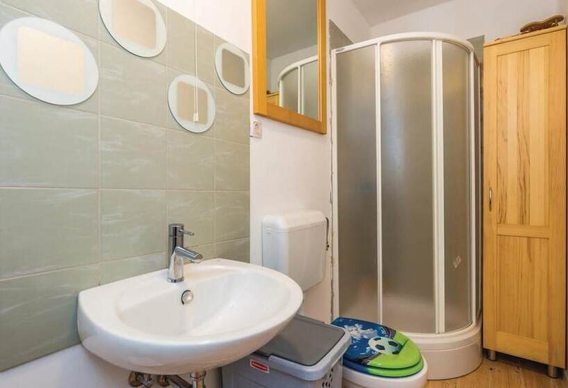 住所  Beautiful 3 Bed House In Crni Lug