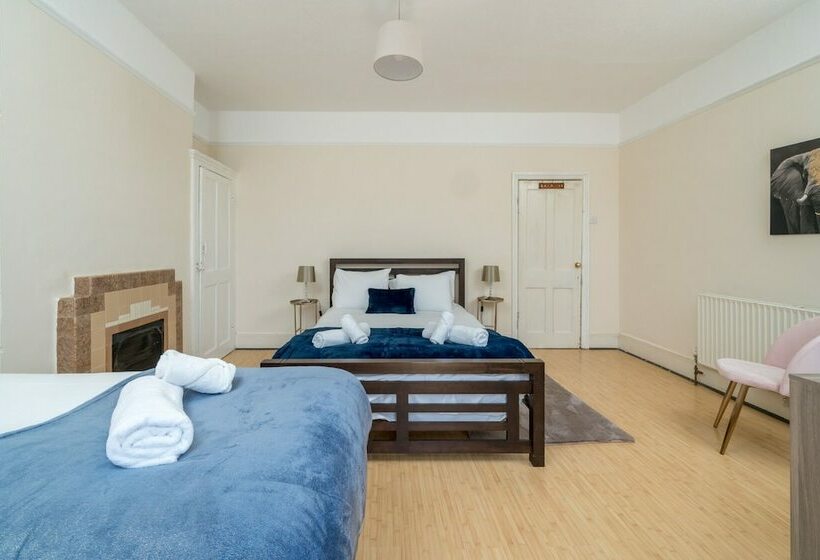 레지던스 Homely 4 Bedroom Home With 2 Baths & Free Parking