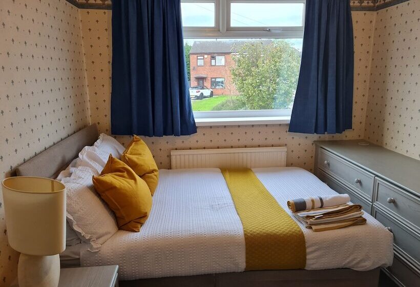 إقامة Immaculate 3 Bed House With Free Parking In Bolton