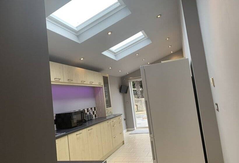 레지던스 Inviting 3 Bed House In Lowestoft Near The Beach