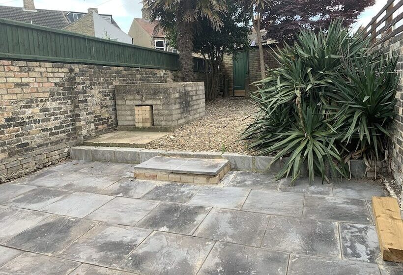 레지던스 Inviting 3 Bed House In Lowestoft Near The Beach