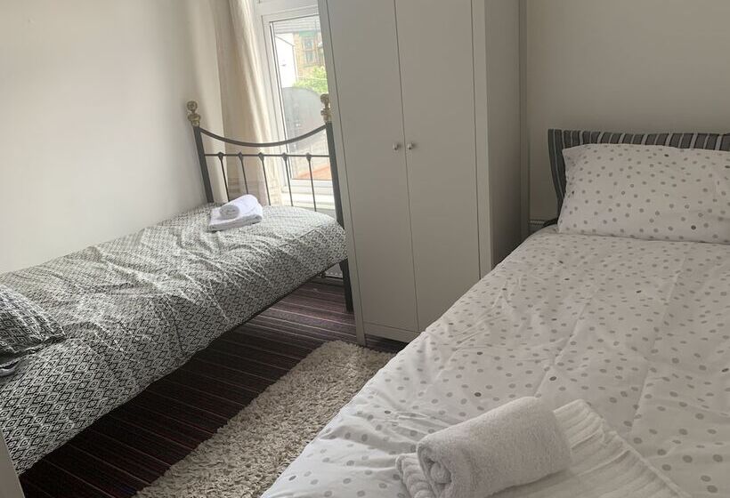 레지던스 Inviting 3 Bed House In Lowestoft Near The Beach