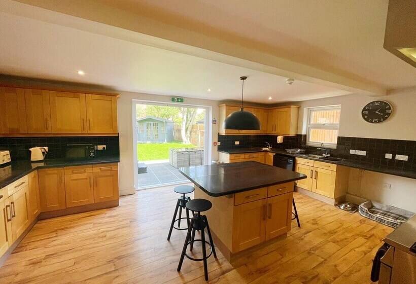 레지던스 Stunning 8 Bed House With Sea & Beach Views