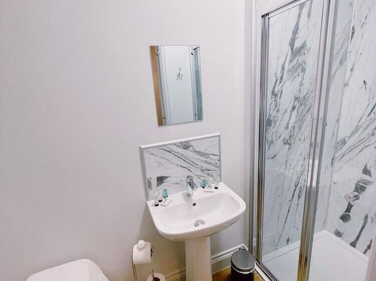 레지던스 Stunning 8 Bed House With Sea & Beach Views