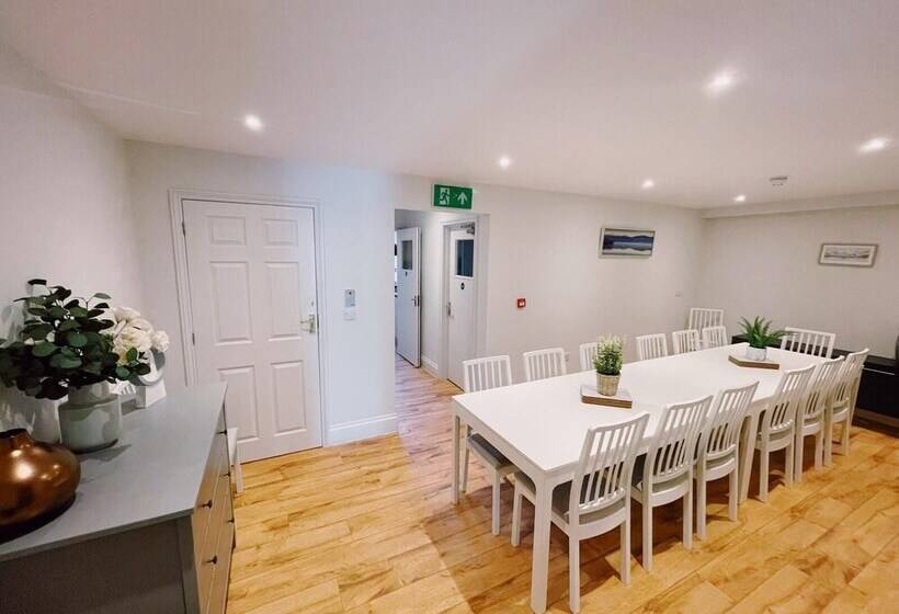 레지던스 Stunning 8 Bed House With Sea & Beach Views