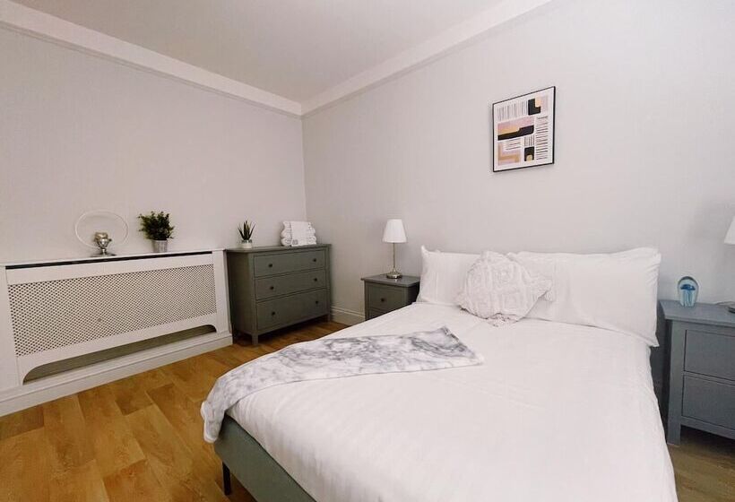 레지던스 Stunning 8 Bed House With Sea & Beach Views