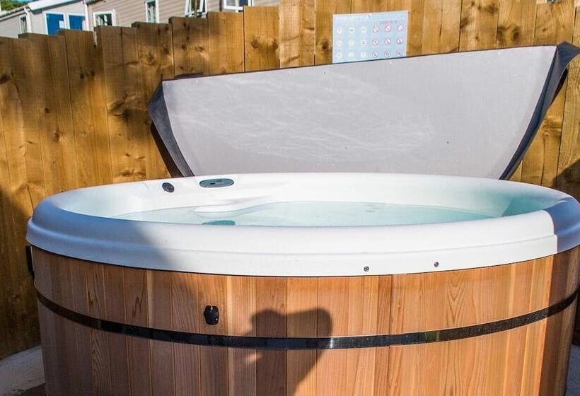 Курорт Sandy Balls Holiday Village