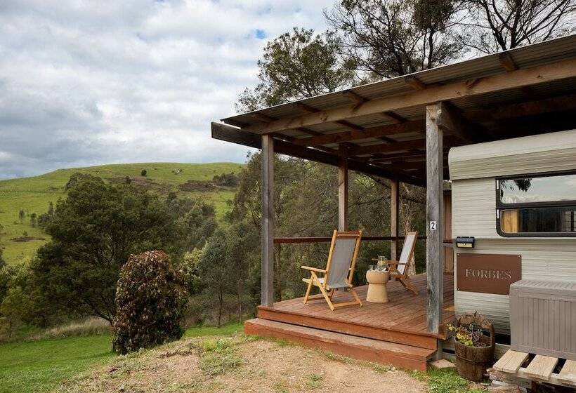 リゾートホテル The Village Green Glampervans