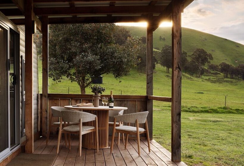 リゾートホテル The Village Green Glampervans