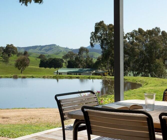 אתר נופש The Village Green Glampervans