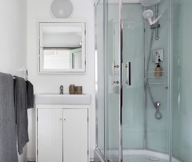 リゾートホテル The Village Green Glampervans