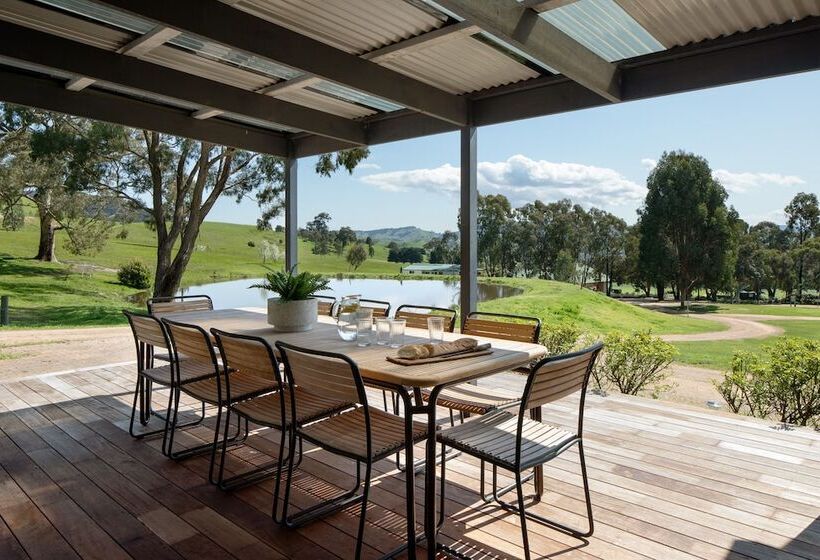 リゾートホテル The Village Green Glampervans