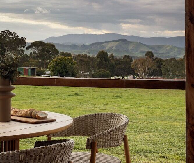 リゾートホテル The Village Green Glampervans