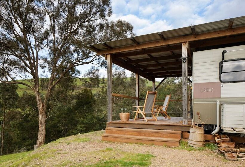 リゾートホテル The Village Green Glampervans