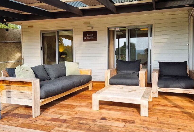 リゾートホテル The Village Green Glampervans