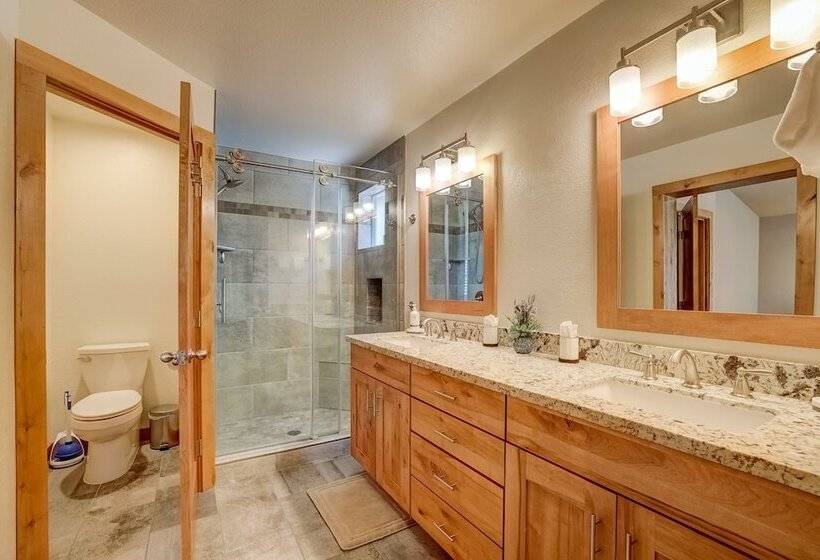 Sutter Trail Sparkles Air Conditioned Large Family Home!