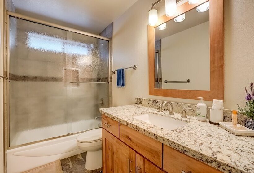 Sutter Trail Sparkles Air Conditioned Large Family Home!