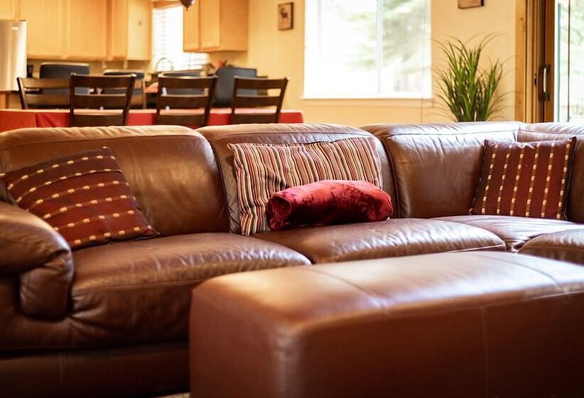 Sutter Trail Sparkles Air Conditioned Large Family Home!