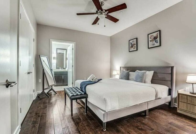 Stunning 2br 2ba W/sky Pool Lounge Cozysuites