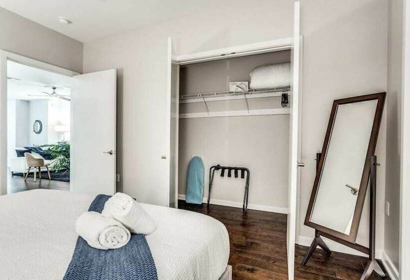 Stunning 2br 2ba W/sky Pool Lounge Cozysuites