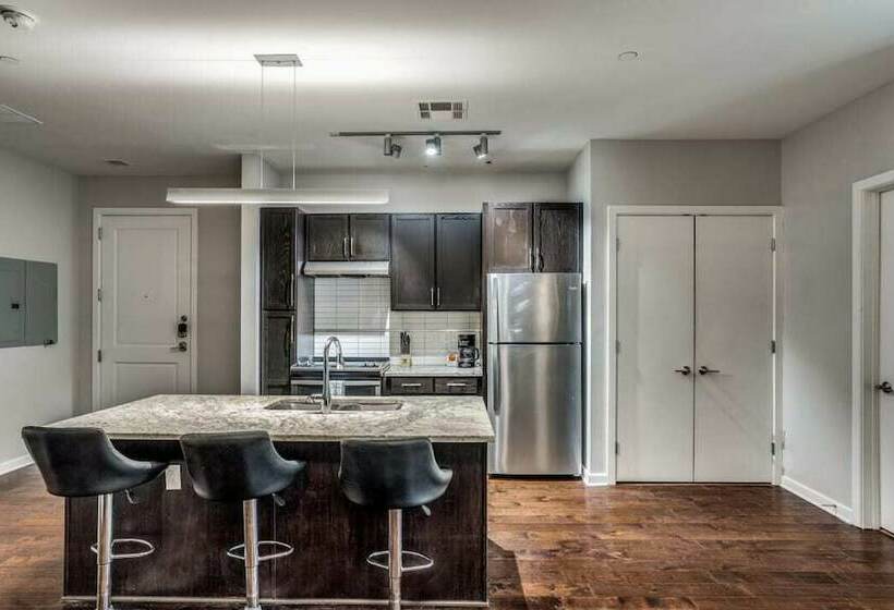 Stunning 2br 2ba W/sky Pool Lounge Cozysuites