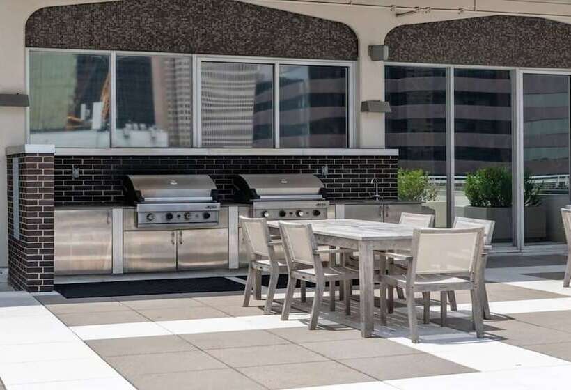 Stunning 2br 2ba W/sky Pool Lounge Cozysuites