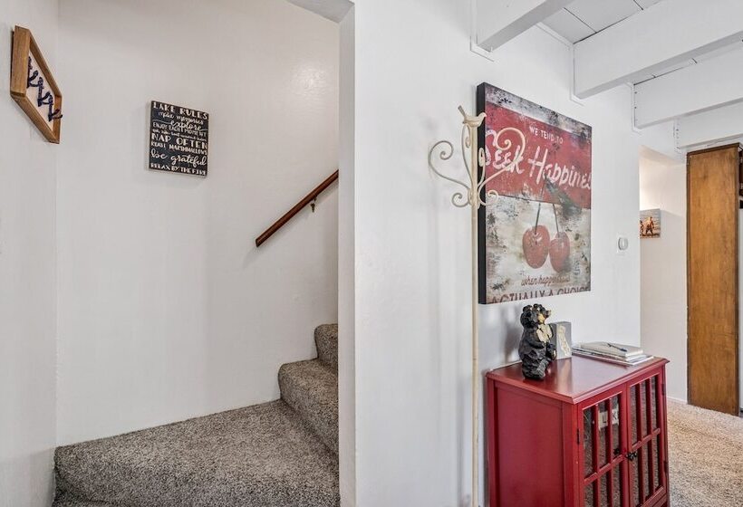 Sunshine Cabin   Relaxation Awaits When You Visit The Sunshine Cabin. After A Day Exploring Nearby M