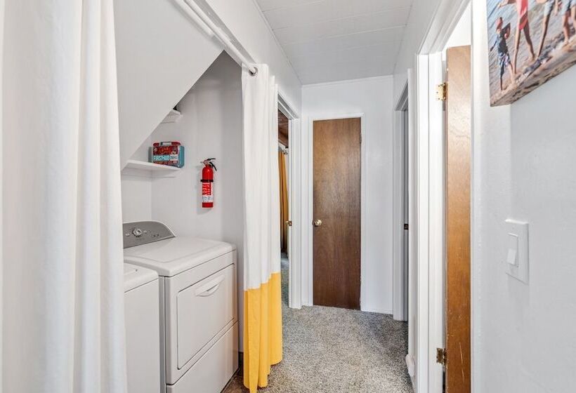 Sunshine Cabin   Relaxation Awaits When You Visit The Sunshine Cabin. After A Day Exploring Nearby M