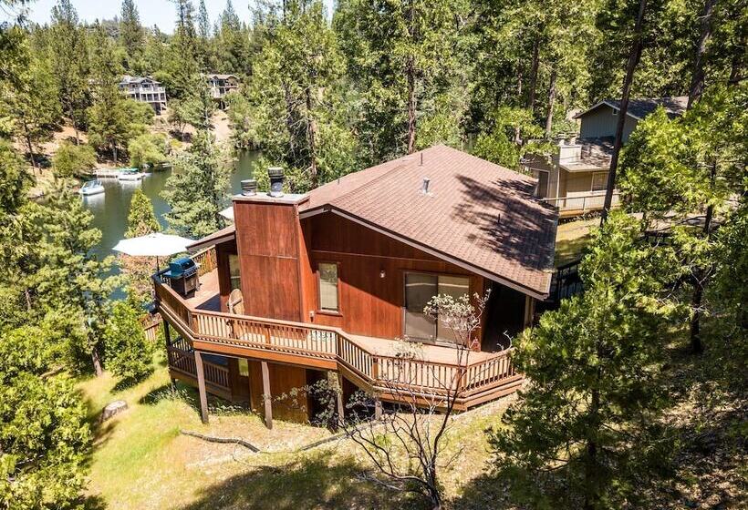 The Big Easy   Lakefront Only 1 Mile To Popular Marina Beach! By Yosemite Region Resorts