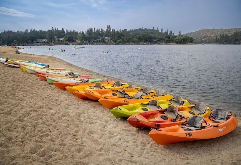 The Big Easy   Lakefront Only 1 Mile To Popular Marina Beach! By Yosemite Region Resorts