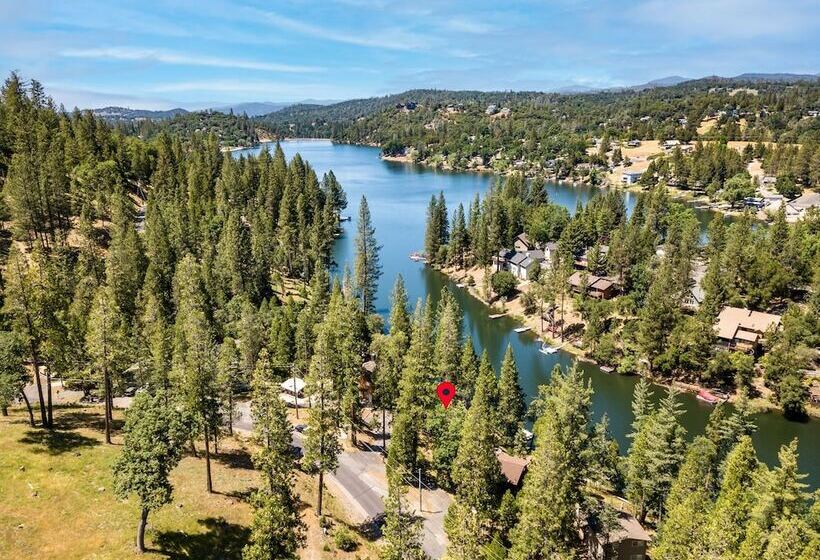 The Big Easy   Lakefront Only 1 Mile To Popular Marina Beach! By Yosemite Region Resorts