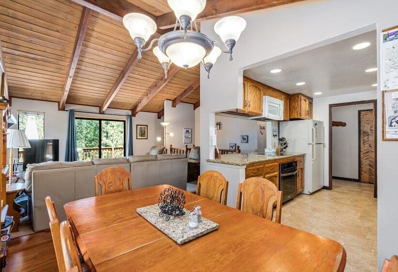 The Big Easy   Lakefront Only 1 Mile To Popular Marina Beach! By Yosemite Region Resorts