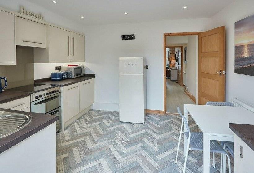 The Cottage Marksebythesea