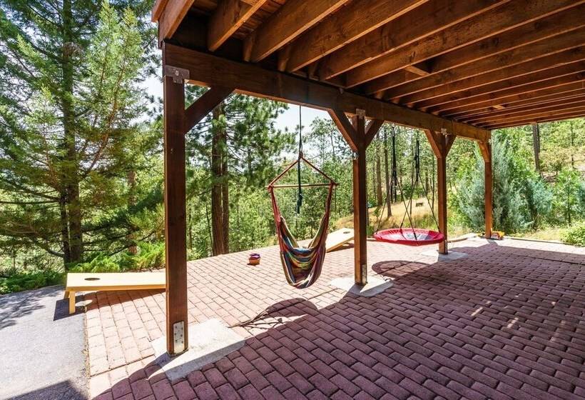 The Happy Place Mountain Views And Amenities Galore By Yosemite Region Resorts