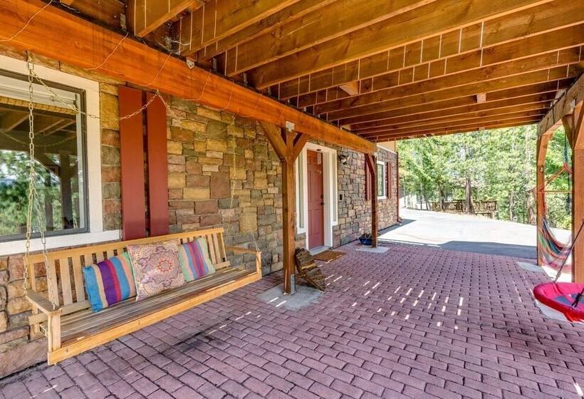 The Happy Place Mountain Views And Amenities Galore By Yosemite Region Resorts