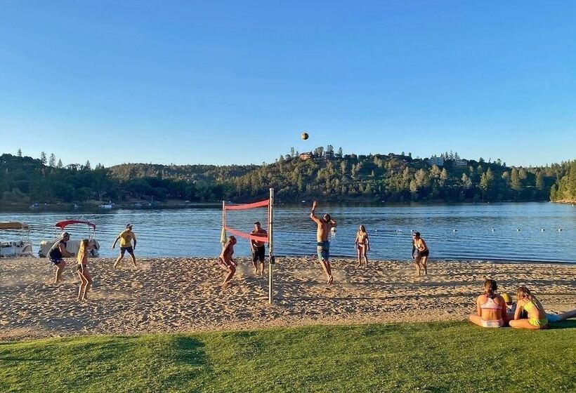 The Happy Place Mountain Views And Amenities Galore By Yosemite Region Resorts