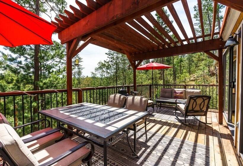 The Happy Place Mountain Views And Amenities Galore By Yosemite Region Resorts