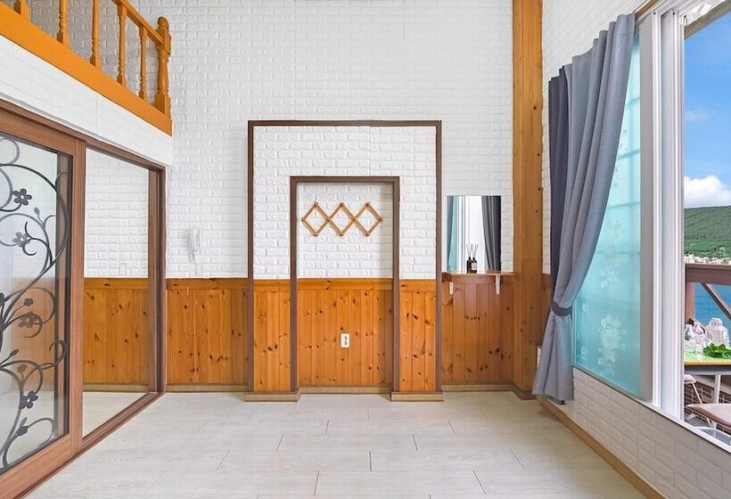 Tongyeong Hwanggeumbada Pension