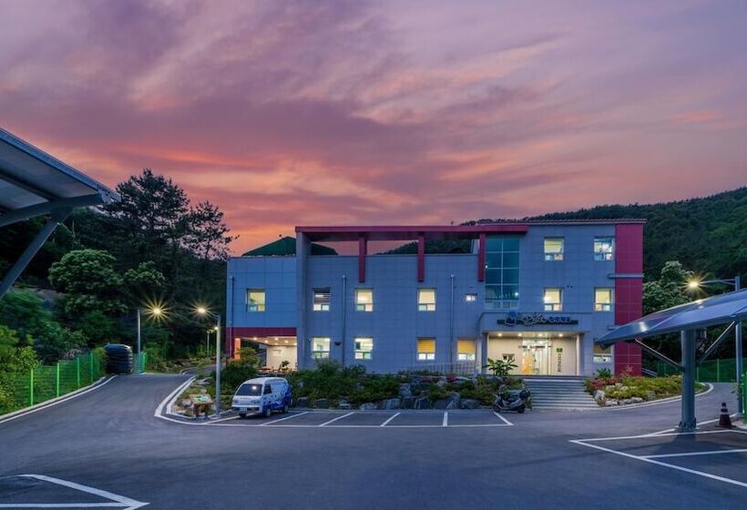 Tongyoung Sandeulhae Healling Pension