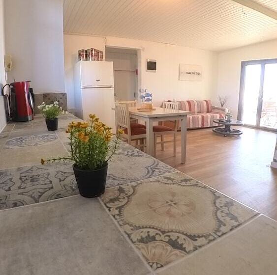 Beachfront/2br/garden/bbq/seaview/quietretreat