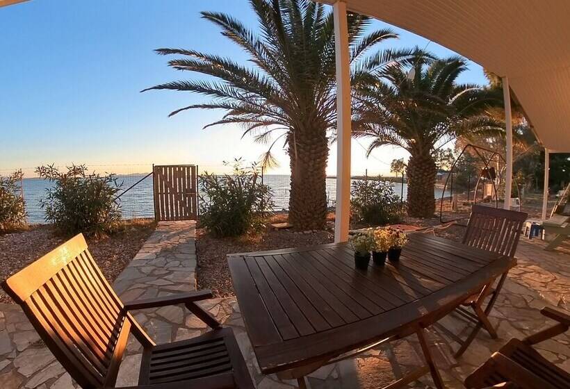 Beachfront/2br/garden/bbq/seaview/quietretreat